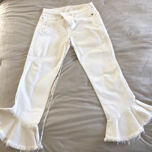 White crop pants with frayed ends. Size 31 in excellent condition.